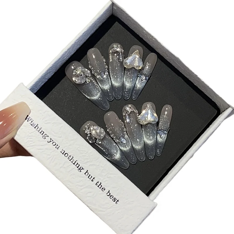 *Detachable handmade nail piece, light luxury atmosphere, bright crooked heart diamond, French cat eye fog to find flowers
*Detachable handmade nail piece, light luxury atmosphere, bright crooked heart diamond, French cat eye fog to find flowers