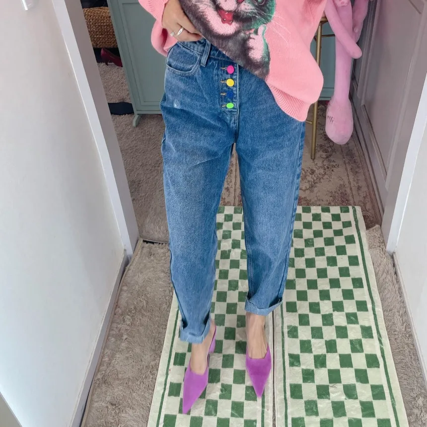 Fashionable Korean Style Button Color Block Jeans Simple Minimalist Casual Jeans Denim Pants for Women Spring Summer 2026
Fashionable Korean Style Button Color Block Jeans Simple Minimalist Casual Jeans Denim Pants for Women Spring Summer 2026