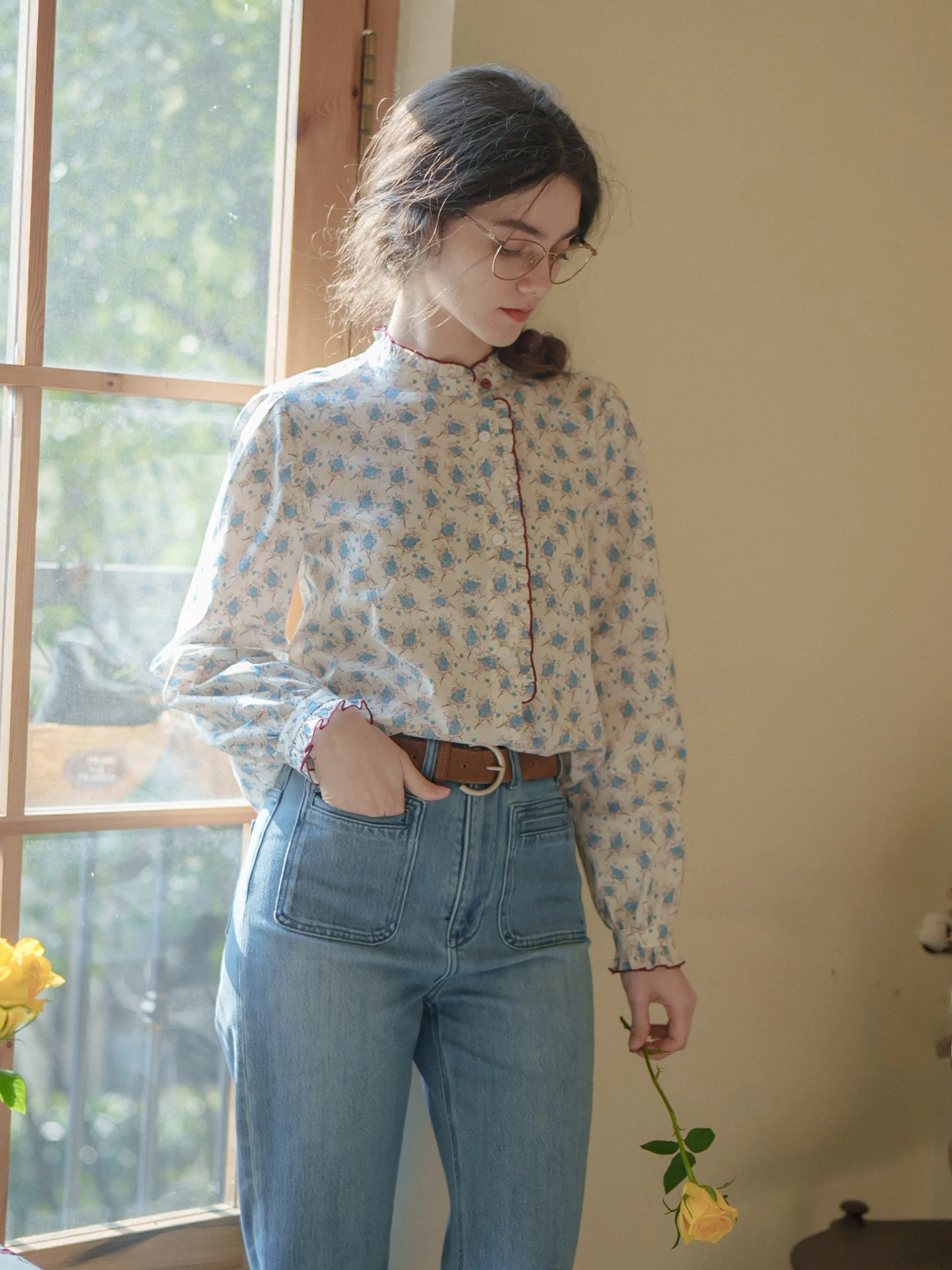 French Style Cotton Blend Floral Print Shirt Ruffle Collar Asymmetrical Hemline Slimming Versatile Layering Top Women's Fashion
French Style Cotton Blend Floral Print Shirt Ruffle Collar Asymmetrical Hemline Slimming Versatile Layering Top Women's Fashion
