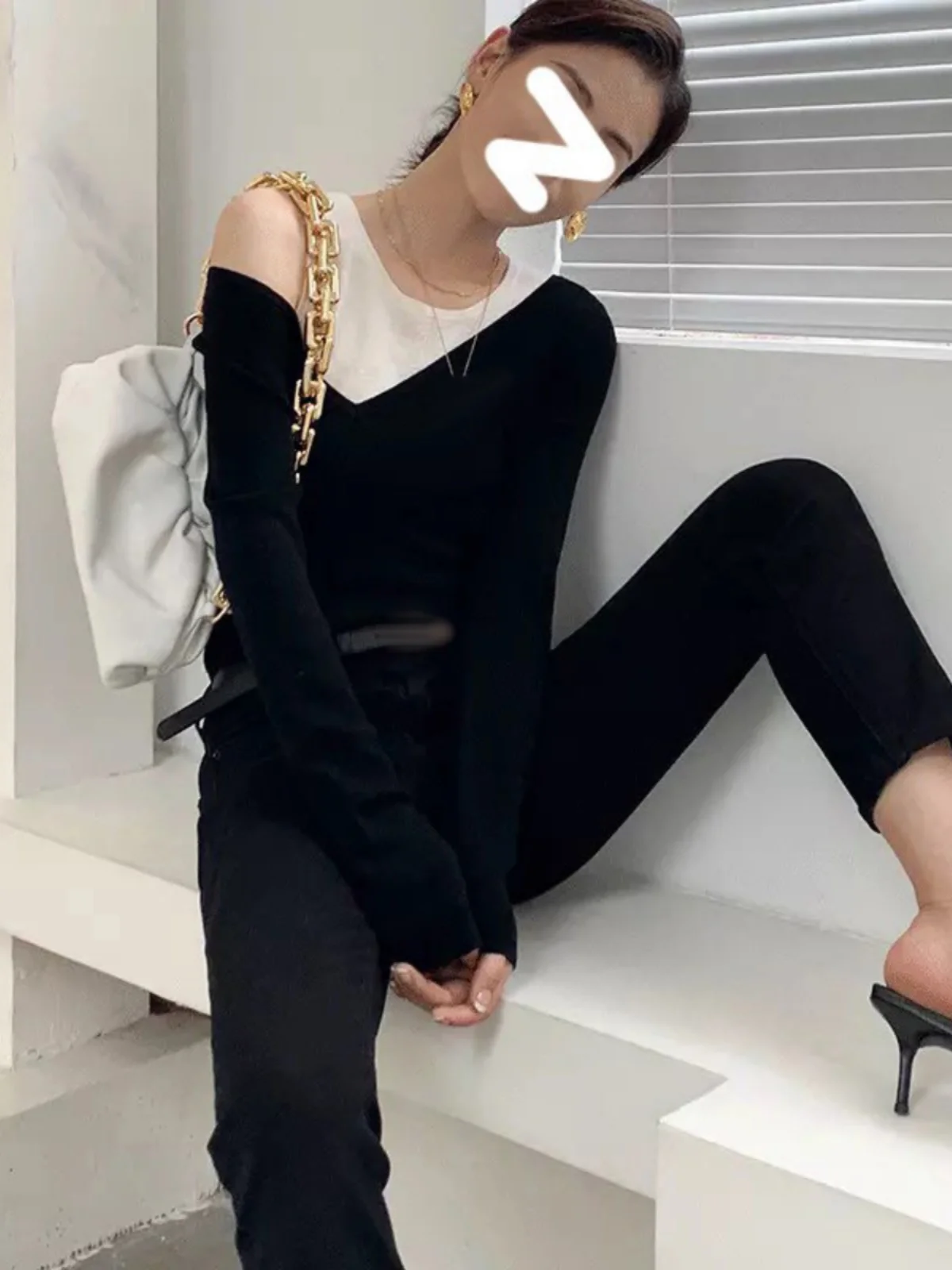 Женский шерстяной вязаный свитер с открытыми плечами, облегающий, с цветными блоками, имитация двухслойности, круглый вырез, длинный рукав, для повседневной носки
Женский шерстяной вязаный свитер с открытыми плечами, облегающий, с цветными блоками, имитация двухслойности, круглый вырез, длинный рукав, для повседневной носки