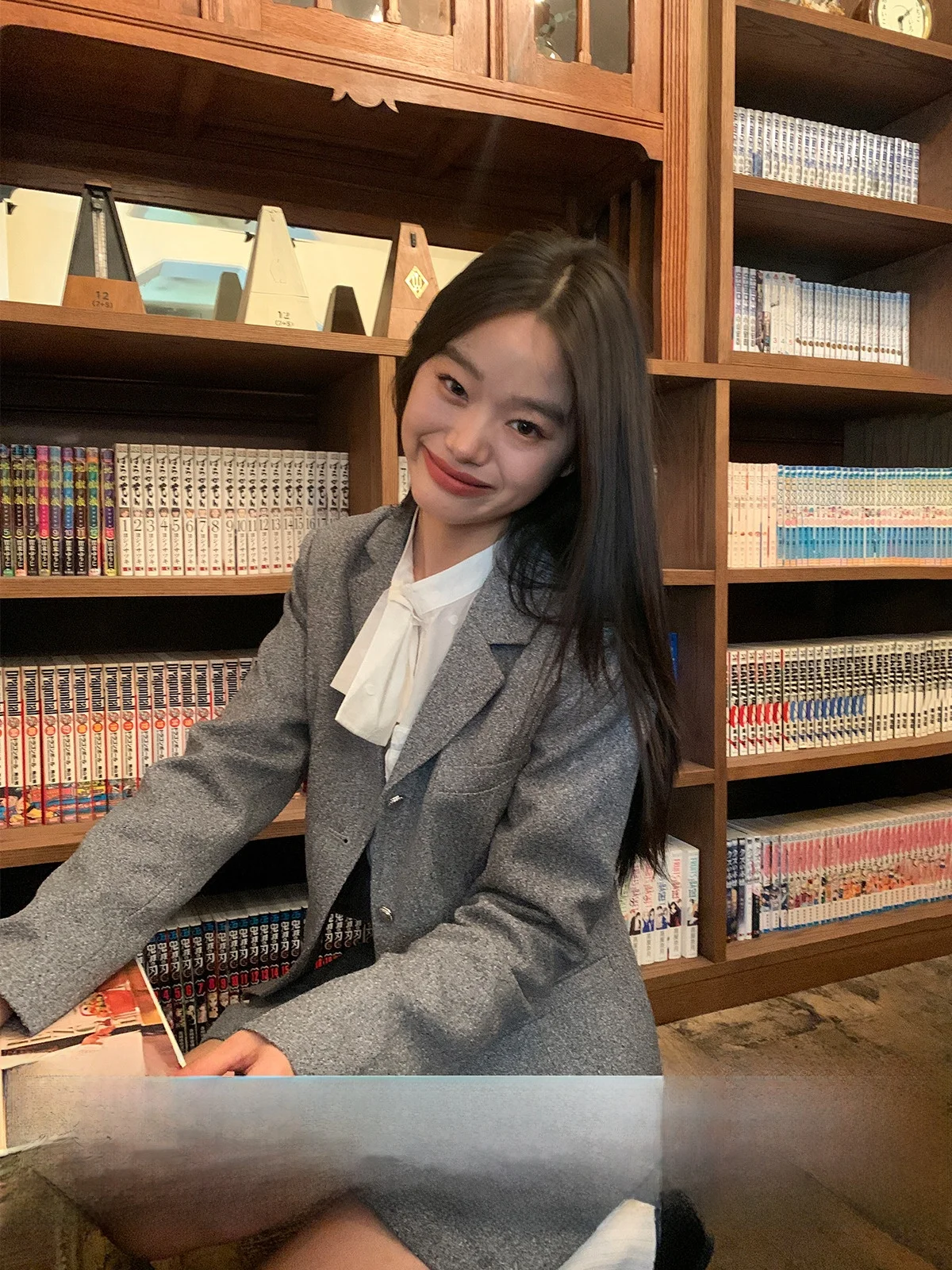 Женский приталенный пиджак Ele Suit, осень 2024, новый дизайн, маленький размер, в западном стиле, для офиса, на одной пуговице, с длинным рукавом
Женский приталенный пиджак Ele Suit, осень 2024, новый дизайн, маленький размер, в западном стиле, для офиса, на одной пуговице, с длинным рукавом