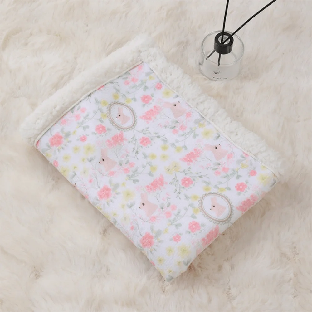 Dog Cushion Thickened Pet Blankets Fluffy Cartoon Winter Pet Mat Warm Cat Nest Mat Autumn Winter
Dog Cushion Thickened Pet Blankets Fluffy Cartoon Winter Pet Mat Warm Cat Nest Mat Autumn Winter