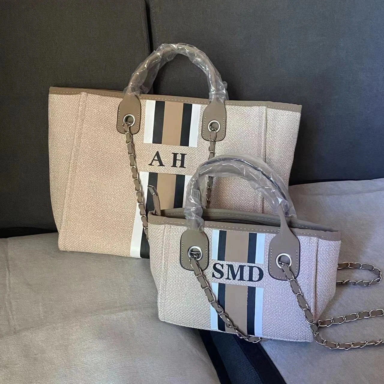 Personalised Chain Monogram Canvas Tote Bag Shoulder Bag Ladies custom bags for women chain Bridesmaids Gifts For Her
Personalised Chain Monogram Canvas Tote Bag Shoulder Bag Ladies custom bags for women chain Bridesmaids Gifts For Her