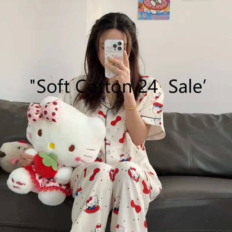 Новые летние белые пижамы с лацканами из мультфильма «Hello Kitty», шорты с короткими рукавами, брюки, домашняя одежда, комплект из трех предметов
Новые летние белые пижамы с лацканами из мультфильма «Hello Kitty», шорты с короткими рукавами, брюки, домашняя одежда, комплект из трех предметов