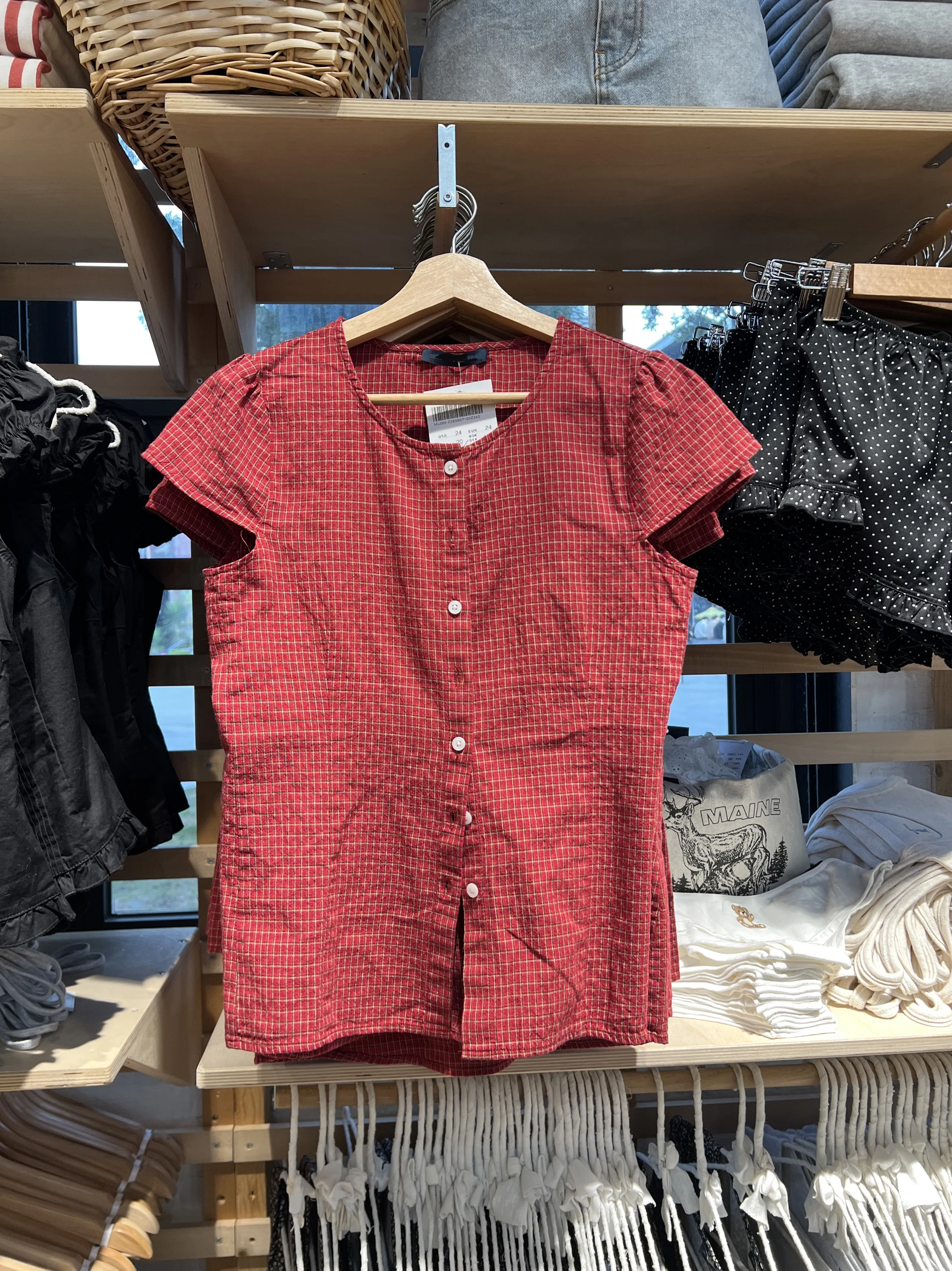 Red Plaid Crew Neck Blouse Women Summer New Single Breasted Short Sleeve Thin Blouses Sweet Vintage Casual Simple Shirt Tops
Red Plaid Crew Neck Blouse Women Summer New Single Breasted Short Sleeve Thin Blouses Sweet Vintage Casual Simple Shirt Tops