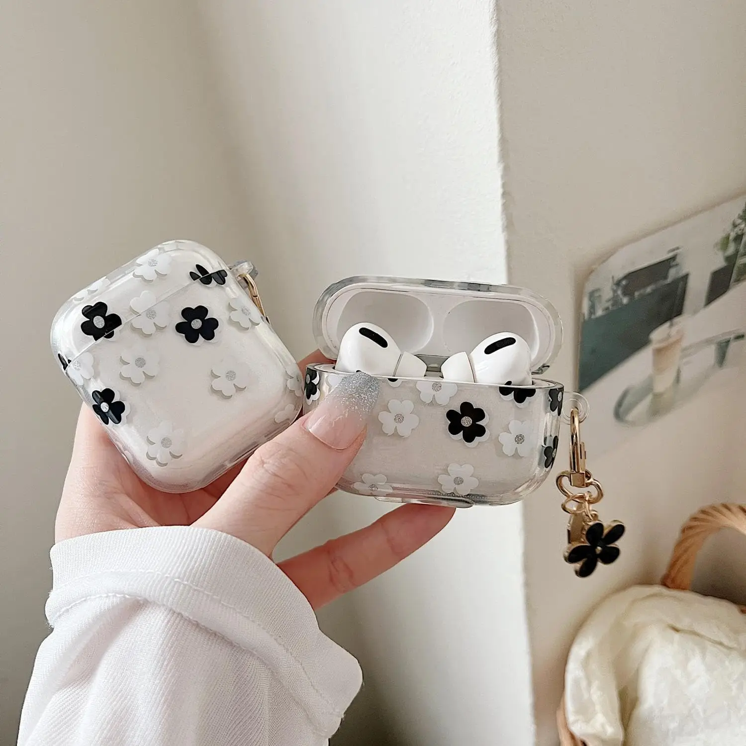 Black Flower For Apple Bluetooth AirPods Pro 2nd Protective Case Transparent Soft Case For Airpods1/2/3 Generation With Keychain
Black Flower For Apple Bluetooth AirPods Pro 2nd Protective Case Transparent Soft Case For Airpods1/2/3 Generation With Keychain