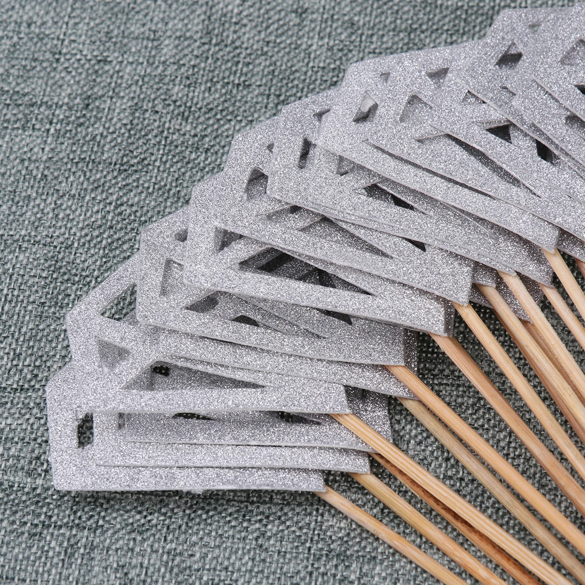 12 Glittering Diamond Cake Cupcake Toppers Paper Bamboo Sticks Wedding Birthday Party Supplies Durable Reusable Cake Decoration
12 Glittering Diamond Cake Cupcake Toppers Paper Bamboo Sticks Wedding Birthday Party Supplies Durable Reusable Cake Decoration