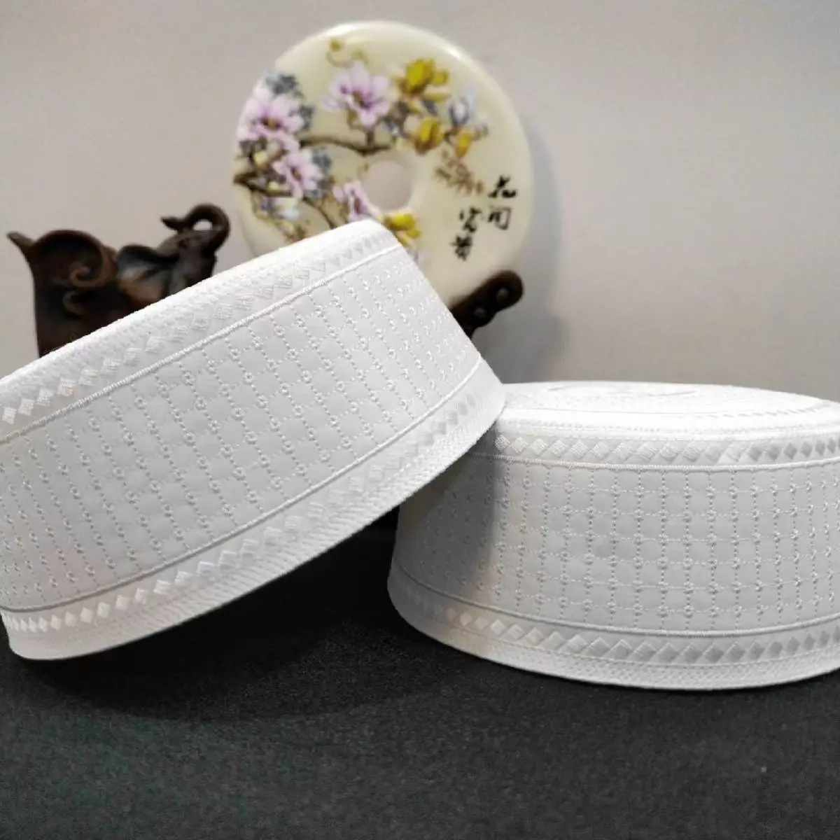 Muslim Caps White for Men Embroideries Eid Prayer Hats Evening Party Saudi Dubai Islam Beanet Clothing Flat-topped Ethnic Hat
Muslim Caps White for Men Embroideries Eid Prayer Hats Evening Party Saudi Dubai Islam Beanet Clothing Flat-topped Ethnic Hat