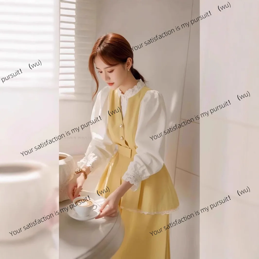 ZOCI-yellow spliced shirt for early spring wear with lace trim shirt
ZOCI-yellow spliced shirt for early spring wear with lace trim shirt