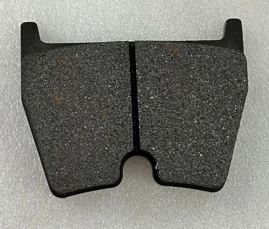 RS3 8V TT TTRS 8S OE 8V0698151H 8V0698151L front ceramic brake pads with sensor
RS3 8V TT TTRS 8S OE 8V0698151H 8V0698151L front ceramic brake pads with sensor