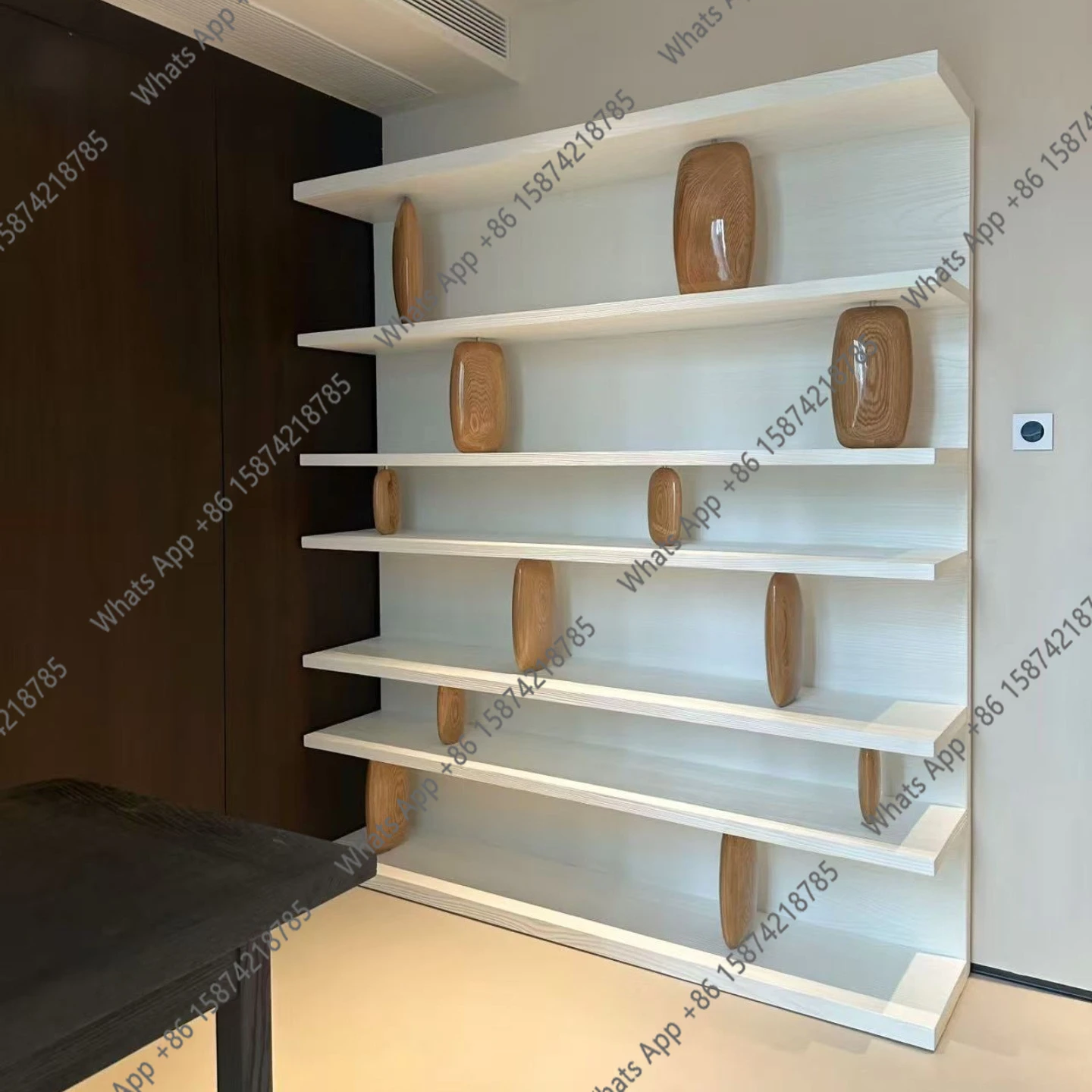 High-end solid wood bookshelf floor-to-ceiling against the wall Modern light luxury high-end art villa Multi-layer storage rack
High-end solid wood bookshelf floor-to-ceiling against the wall Modern light luxury high-end art villa Multi-layer storage rack