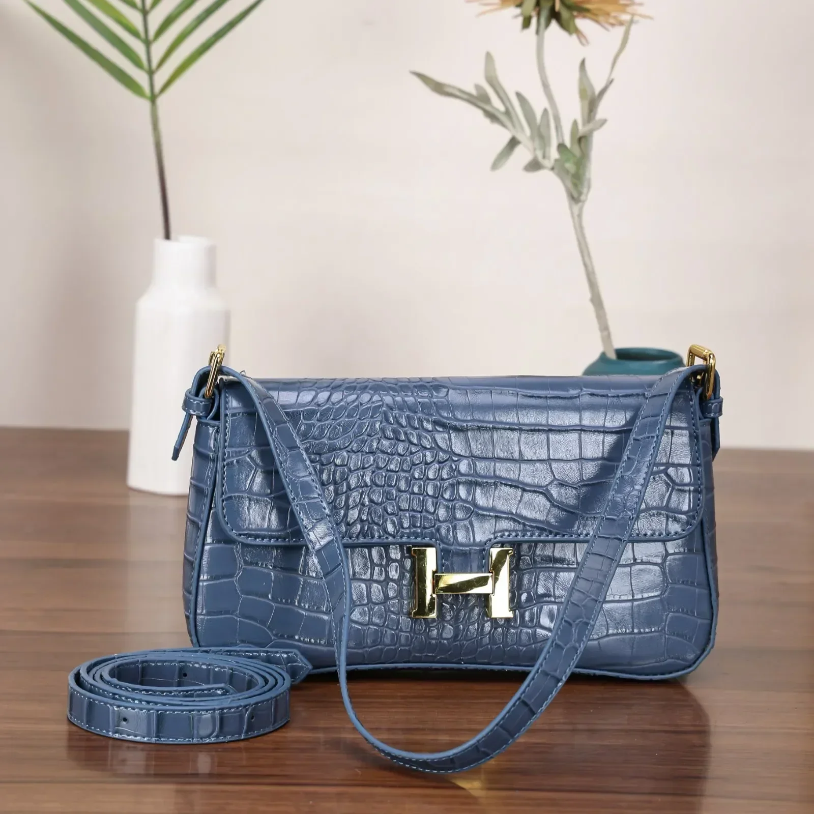 Spacious Ladies Shoulder Bag Crossbody Messenger Bag High-Quality Leather Handbags Tote For Women Luxury Brand
Spacious Ladies Shoulder Bag Crossbody Messenger Bag High-Quality Leather Handbags Tote For Women Luxury Brand