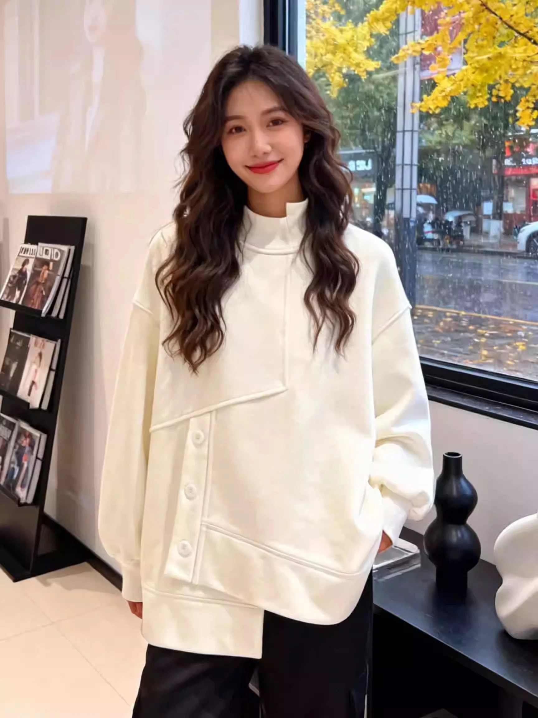 Autumn Winter Design Sense Overhead Long Sleeve T-Shirt 3D Cutting Irregular Fashion Stand Collar Sweatshirt for Women
Autumn Winter Design Sense Overhead Long Sleeve T-Shirt 3D Cutting Irregular Fashion Stand Collar Sweatshirt for Women