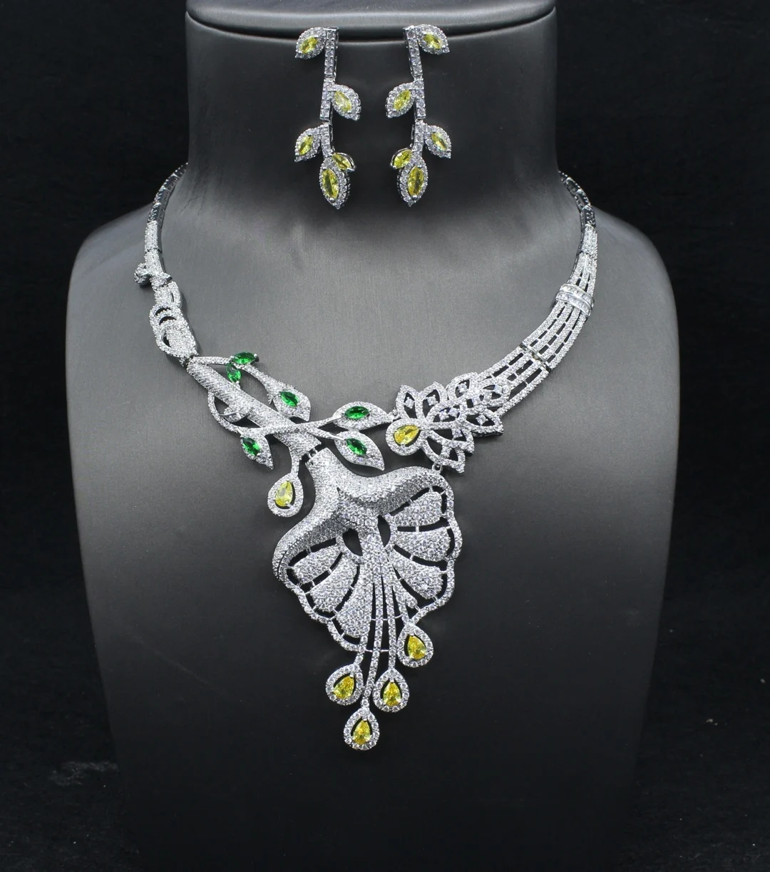 HIBRIDE Big Leaf Water Drop Design 2pcs Necklace And Earring Sets Cubic Zirconia Women Bridal Wedding Party Accessories N-1043
HIBRIDE Big Leaf Water Drop Design 2pcs Necklace And Earring Sets Cubic Zirconia Women Bridal Wedding Party Accessories N-1043