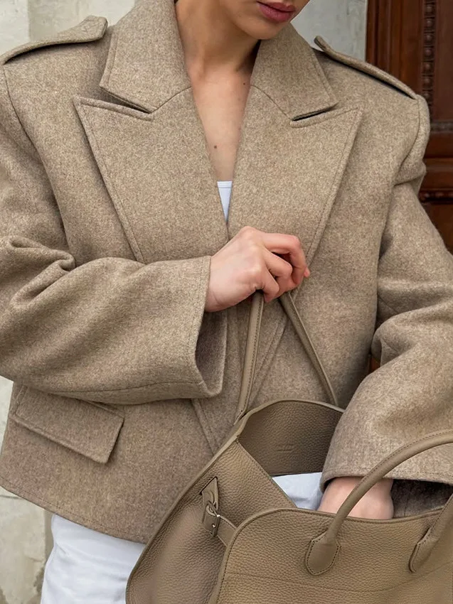 Весеннее однотонное шерстяное пальто женское, с эффектом высококачественного материала, модное, с большим воротником, повседневное, средней длины, цвет кэмел, верхняя одежда
Весеннее однотонное шерстяное пальто женское, с эффектом высококачественного материала, модное, с большим воротником, повседневное, средней длины, цвет кэмел, верхняя одежда