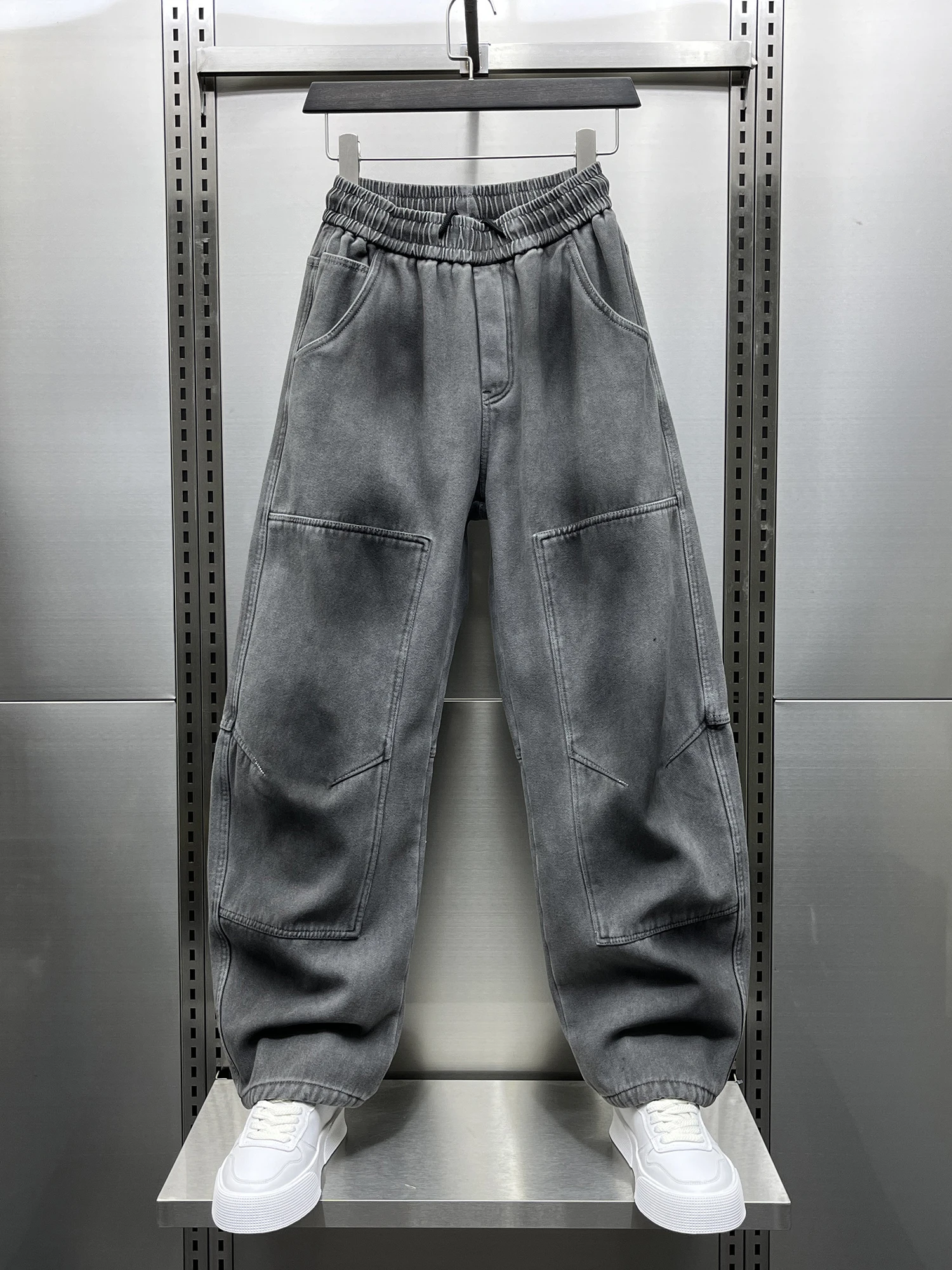 Мужские джинсы-палаццо из денима с начесом на осень-зиму, модные, в американском стиле, в пол, молодежный стиль
Мужские джинсы-палаццо из денима с начесом на осень-зиму, модные, в американском стиле, в пол, молодежный стиль