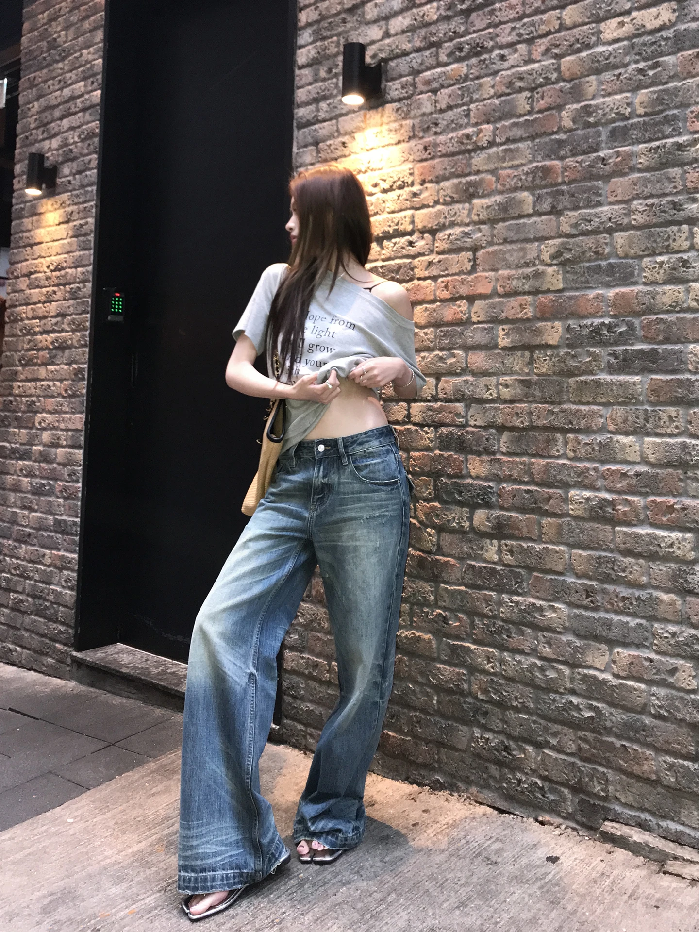 Aviva on Earth Vintage Heavyweight Low Waist Blue Jeans Women's Slim Straight Loose Wide Leg Pants Embroidered Waed Denim
Aviva on Earth Vintage Heavyweight Low Waist Blue Jeans Women's Slim Straight Loose Wide Leg Pants Embroidered Waed Denim