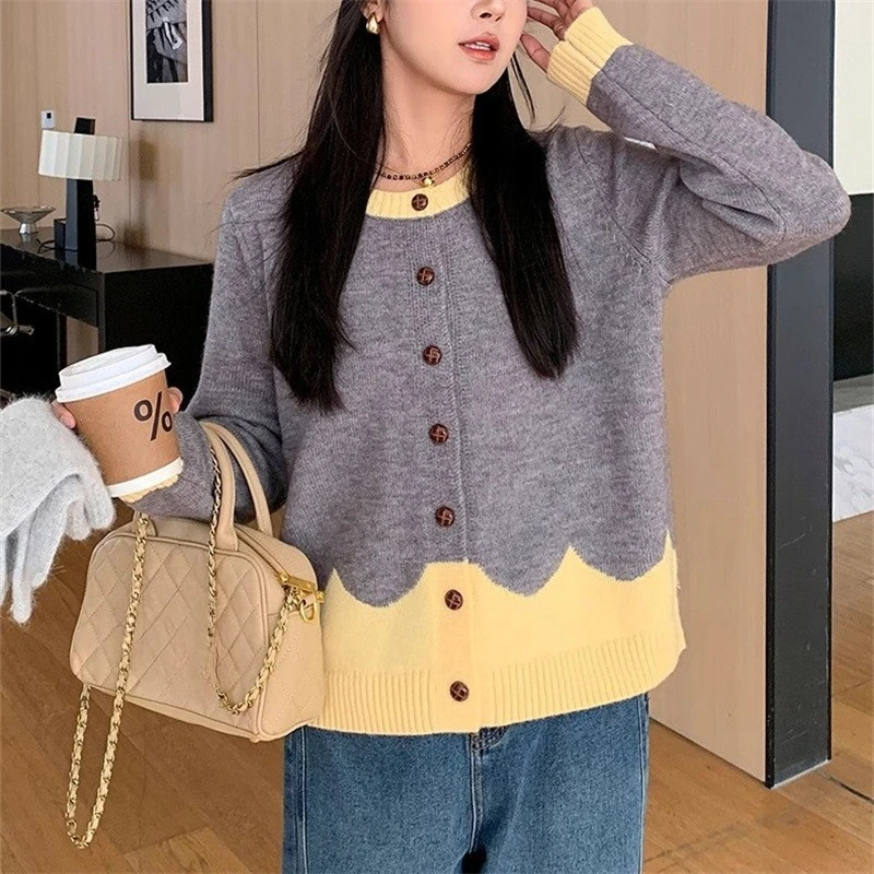 Design Sense Contrasting Color Round Neck Sweater Jacket for Women's Autumn and Winter New Loose Knit Cardigan Top
Design Sense Contrasting Color Round Neck Sweater Jacket for Women's Autumn and Winter New Loose Knit Cardigan Top
