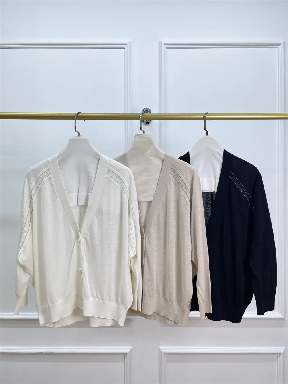 25 Spring Women's Beaded Drop Shoulder Cardigan Sweater Linen Silk Blended Knit Casual Top
25 Spring Women's Beaded Drop Shoulder Cardigan Sweater Linen Silk Blended Knit Casual Top