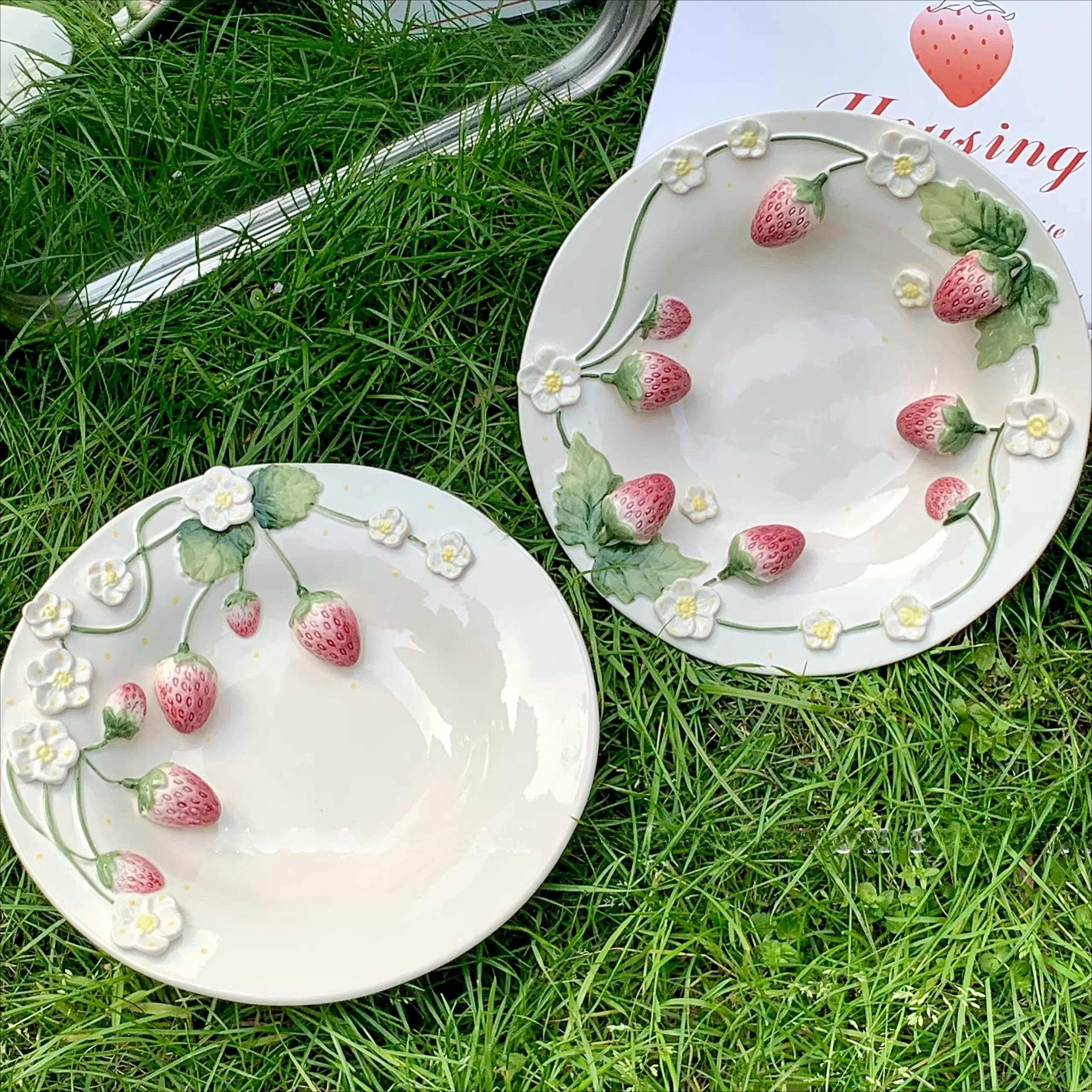 Creative 3D Embossed Strawberry Ceramic Plate, Hand-Painted Floral Design, for Cake Snack Breakfast Dessert, Home Kitchen Decor
Creative 3D Embossed Strawberry Ceramic Plate, Hand-Painted Floral Design, for Cake Snack Breakfast Dessert, Home Kitchen Decor