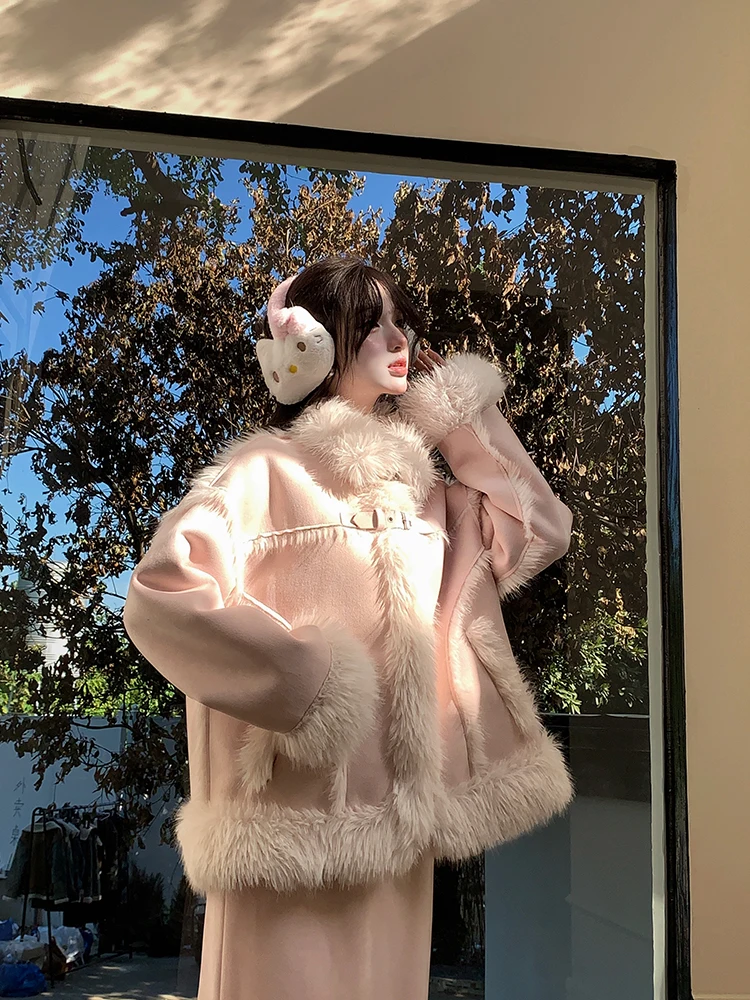 Ruijie Winter Warm Sunrise Faux Fur Jaet Skirt Aosphere Small Design Outerwear Polyester Fiber Collar Flip Design
Ruijie Winter Warm Sunrise Faux Fur Jaet Skirt Aosphere Small Design Outerwear Polyester Fiber Collar Flip Design