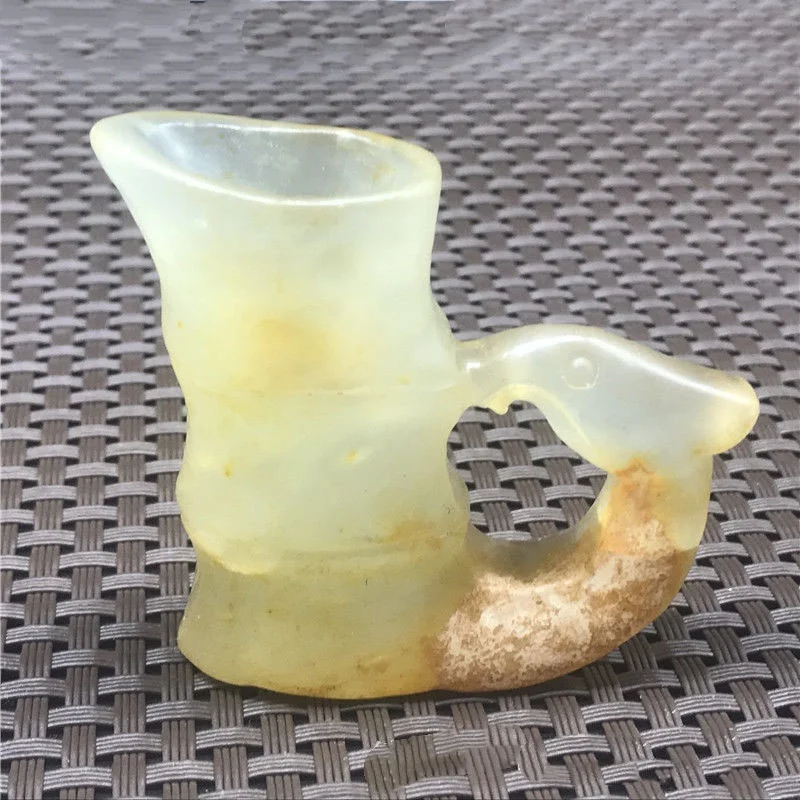 Chinese antique xiuyu jade carvings old jade ornaments handles pieces jade wine glasses exquisite handicraft
Chinese antique xiuyu jade carvings old jade ornaments handles pieces jade wine glasses exquisite handicraft