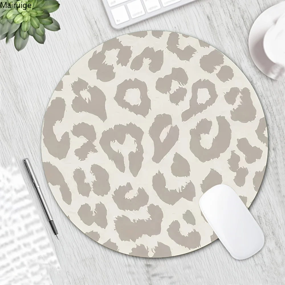 Fashion leopard print polka dot 20x20/22x22cm circular mouse pad with anti slip rubber base suitable for home and office use
Fashion leopard print polka dot 20x20/22x22cm circular mouse pad with anti slip rubber base suitable for home and office use