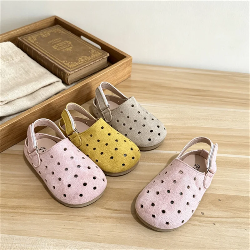 2026 New Summer Children Sandals Leather Hollow Out Breathable Girls Sandals Closed Toe Soft Sole Non-slip Fashion Kids Sandals
2026 New Summer Children Sandals Leather Hollow Out Breathable Girls Sandals Closed Toe Soft Sole Non-slip Fashion Kids Sandals