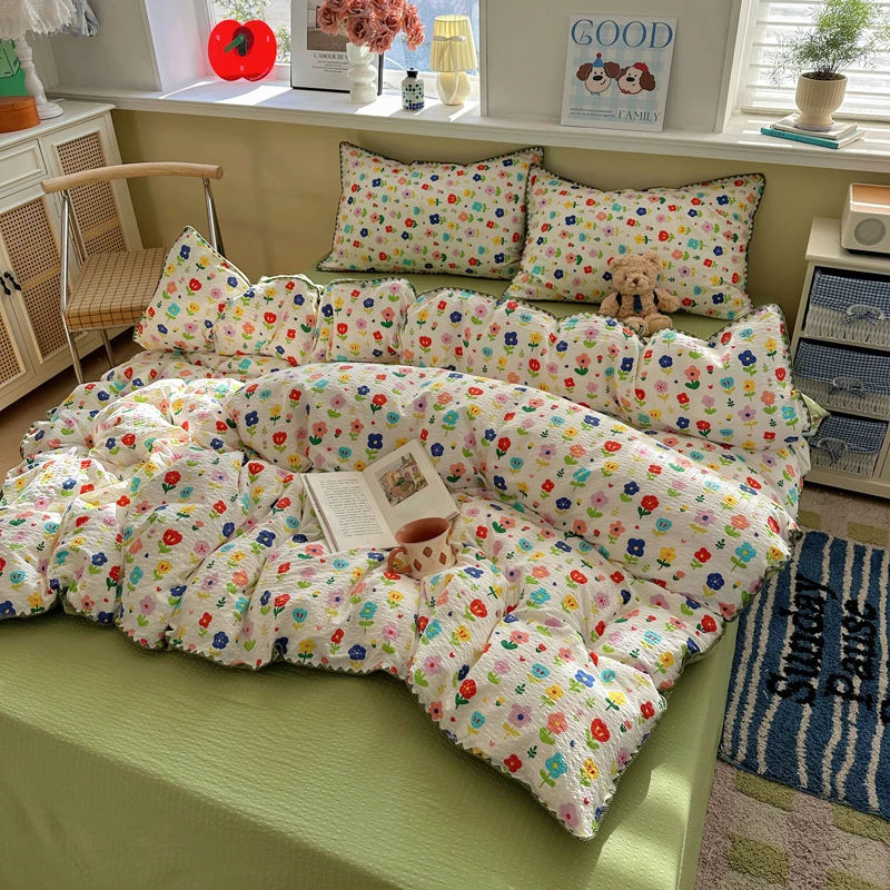 Korean Pastoral Floral Printed Bedding Set Soft Skin-Friendly Double King Size Duvet Cover Set with Flat Sheet and Pillowcases
Korean Pastoral Floral Printed Bedding Set Soft Skin-Friendly Double King Size Duvet Cover Set with Flat Sheet and Pillowcases