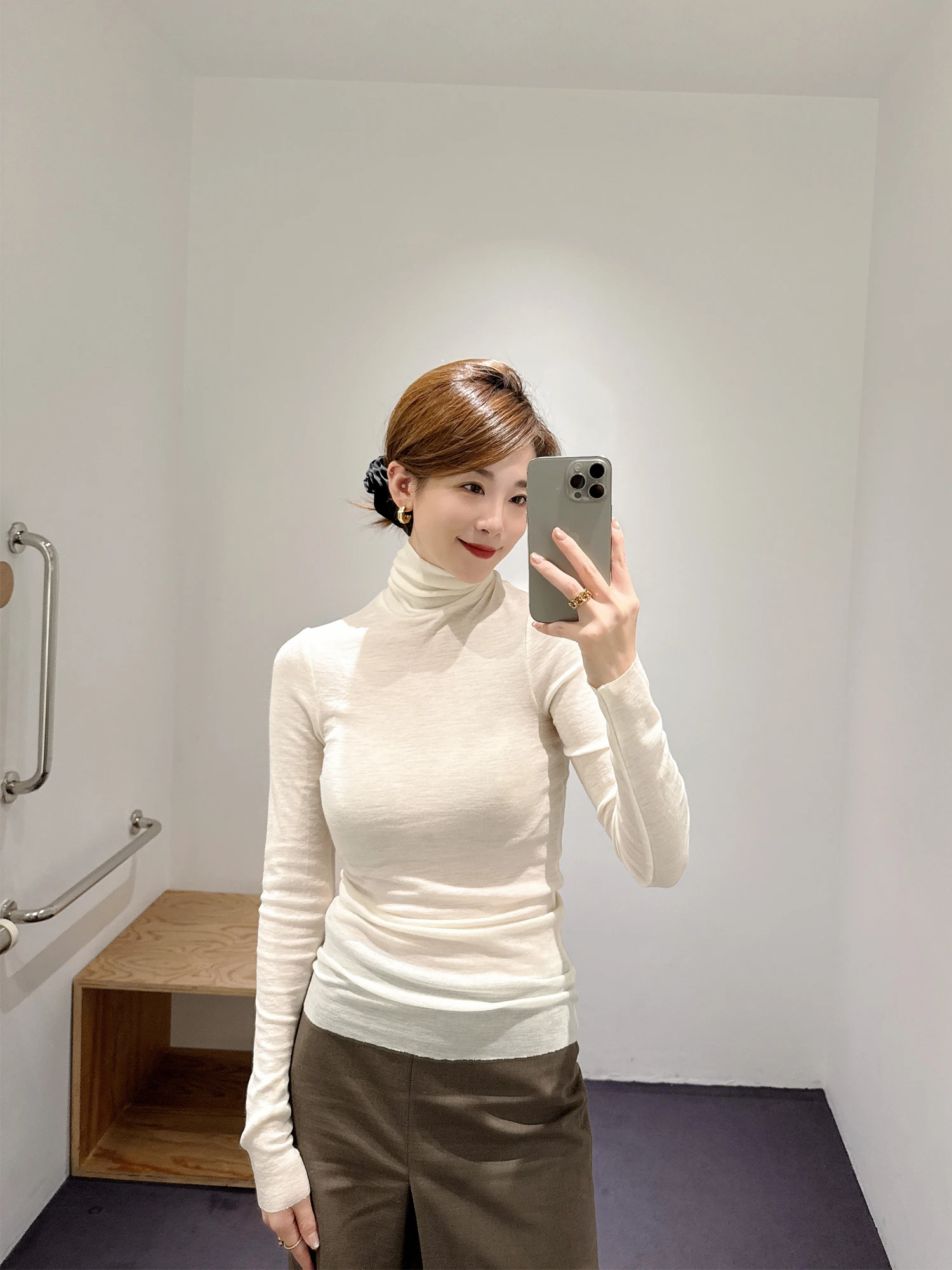 Осень-зима, женский приятный для кожи шерстяной трикотаж с высоким воротником, облегающий базовый слой, универсальный эластичный шерстяной свитер
Осень-зима, женский приятный для кожи шерстяной трикотаж с высоким воротником, облегающий базовый слой, универсальный эластичный шерстяной свитер