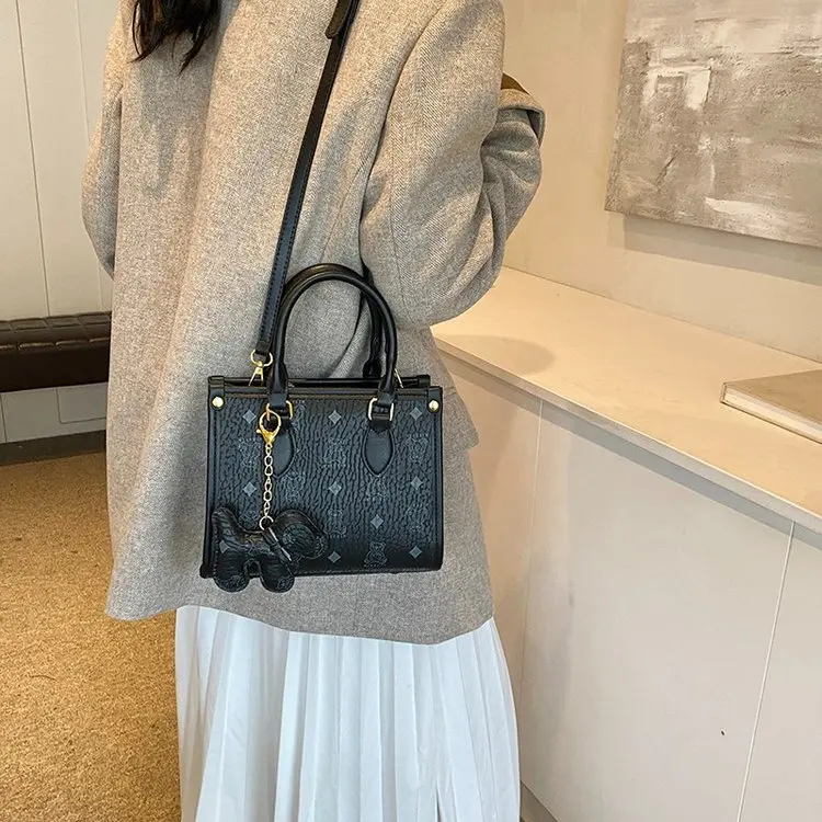 2026 женская модная сумка через плечо, винтажная стеганая сумка через плечо, многосторонняя сумка из мягкой натуральной кожи для повседневных свиданий
2026 женская модная сумка через плечо, винтажная стеганая сумка через плечо, многосторонняя сумка из мягкой натуральной кожи для повседневных свиданий