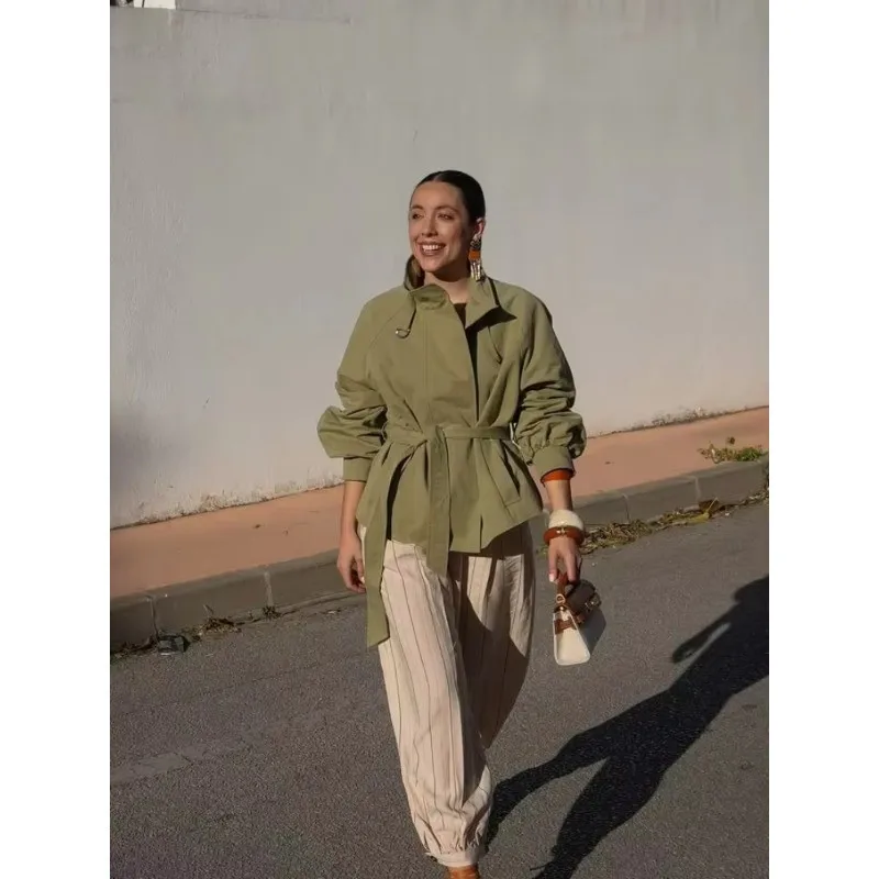 Green Stand Collar Cropped Trench Jacket Self Fabric Waist Belt Drawstring Cuff Oversized Loose Windbreaker Casual Outerwear
Green Stand Collar Cropped Trench Jacket Self Fabric Waist Belt Drawstring Cuff Oversized Loose Windbreaker Casual Outerwear
