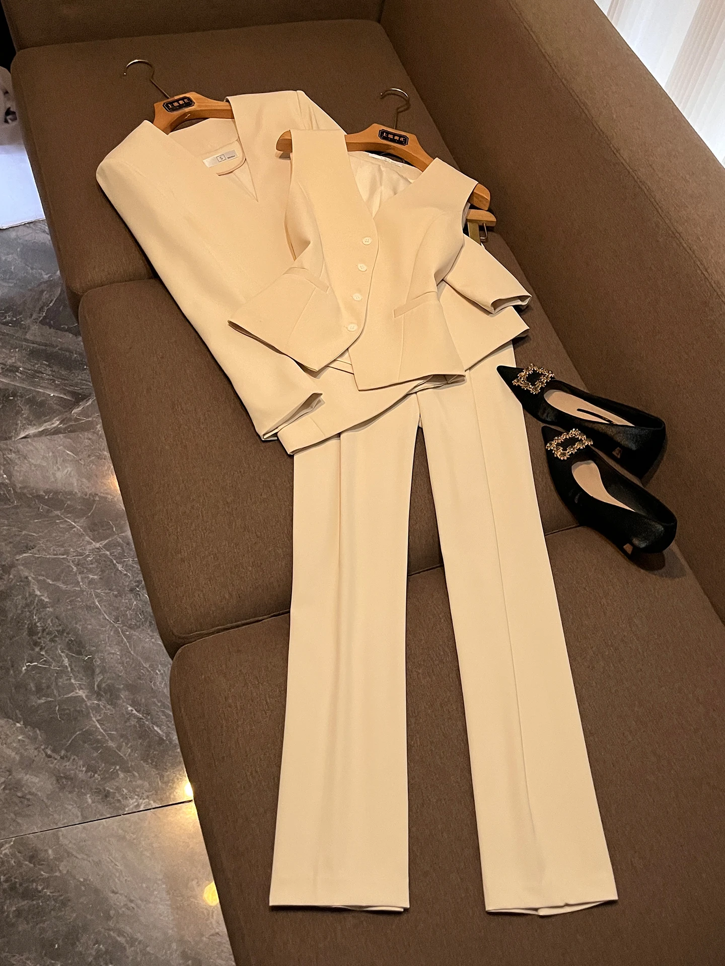 Professional Three-Piece Set Women's Elegant Slimming Suit Vest Long Pants Casual Style Fashionable And Stylish P639
Professional Three-Piece Set Women's Elegant Slimming Suit Vest Long Pants Casual Style Fashionable And Stylish P639