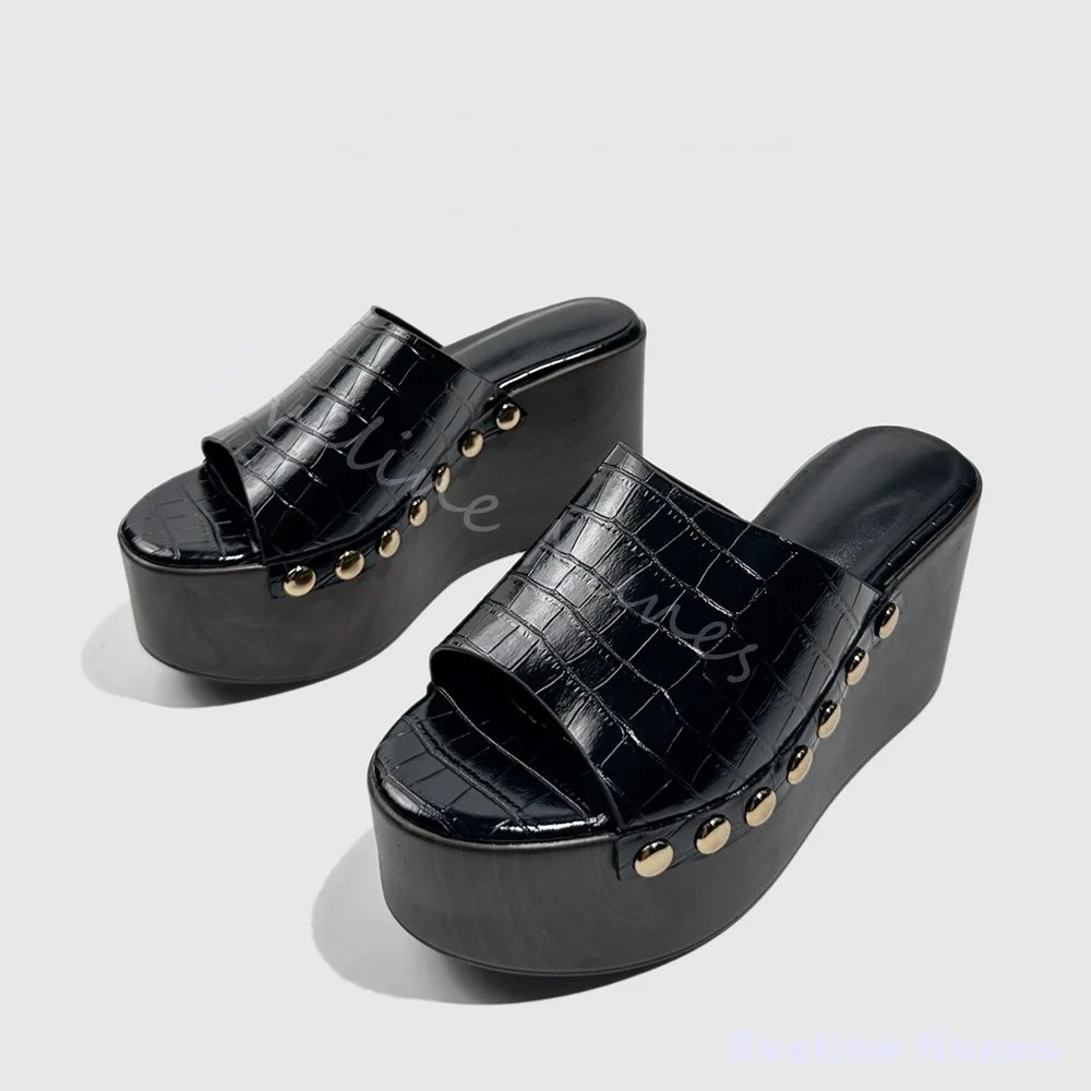 Metal Rivet Platform Slippers Women Black Plaid One Word Belt Wedges Slippers Waterproof Sandals (Suitable for Outdoor Wear)
Metal Rivet Platform Slippers Women Black Plaid One Word Belt Wedges Slippers Waterproof Sandals (Suitable for Outdoor Wear)