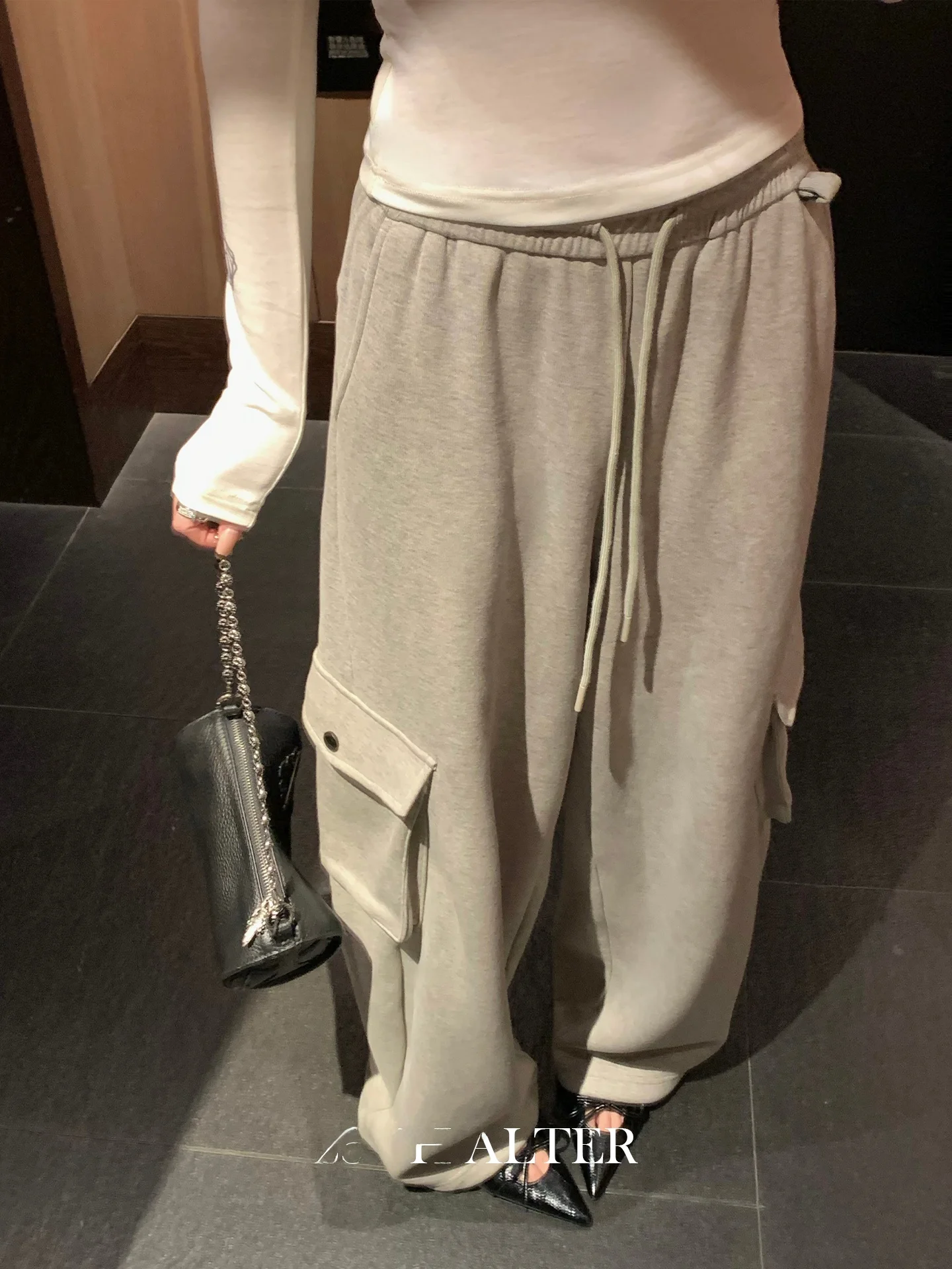 High Waist Workwear Trousers with Drawstring And Pockets Long Loose Fit Sports Pants Korean Style Asymmetric Cotton
High Waist Workwear Trousers with Drawstring And Pockets Long Loose Fit Sports Pants Korean Style Asymmetric Cotton