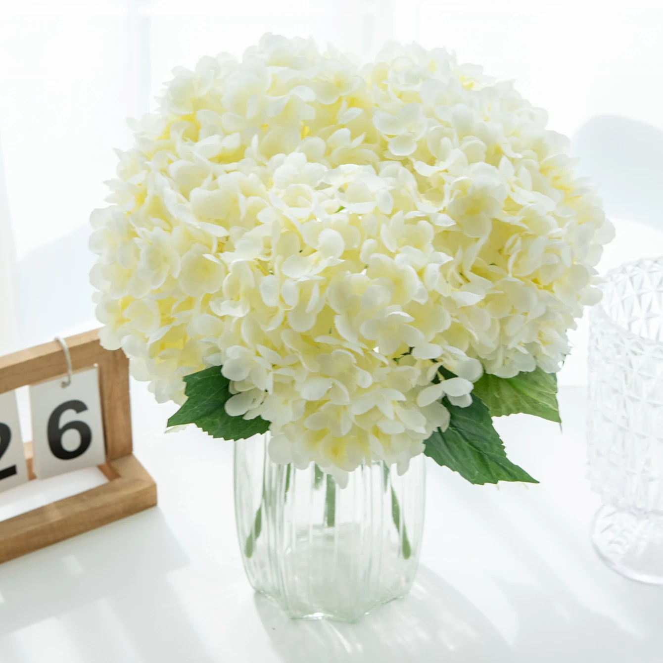 1pc Artificial Flower Silk hydrangea Hot sale christmas Wedding bridal bouquet Home vase Outdoor garden bonsai Festival DIY gift
1pc Artificial Flower Silk hydrangea Hot sale christmas Wedding bridal bouquet Home vase Outdoor garden bonsai Festival DIY gift