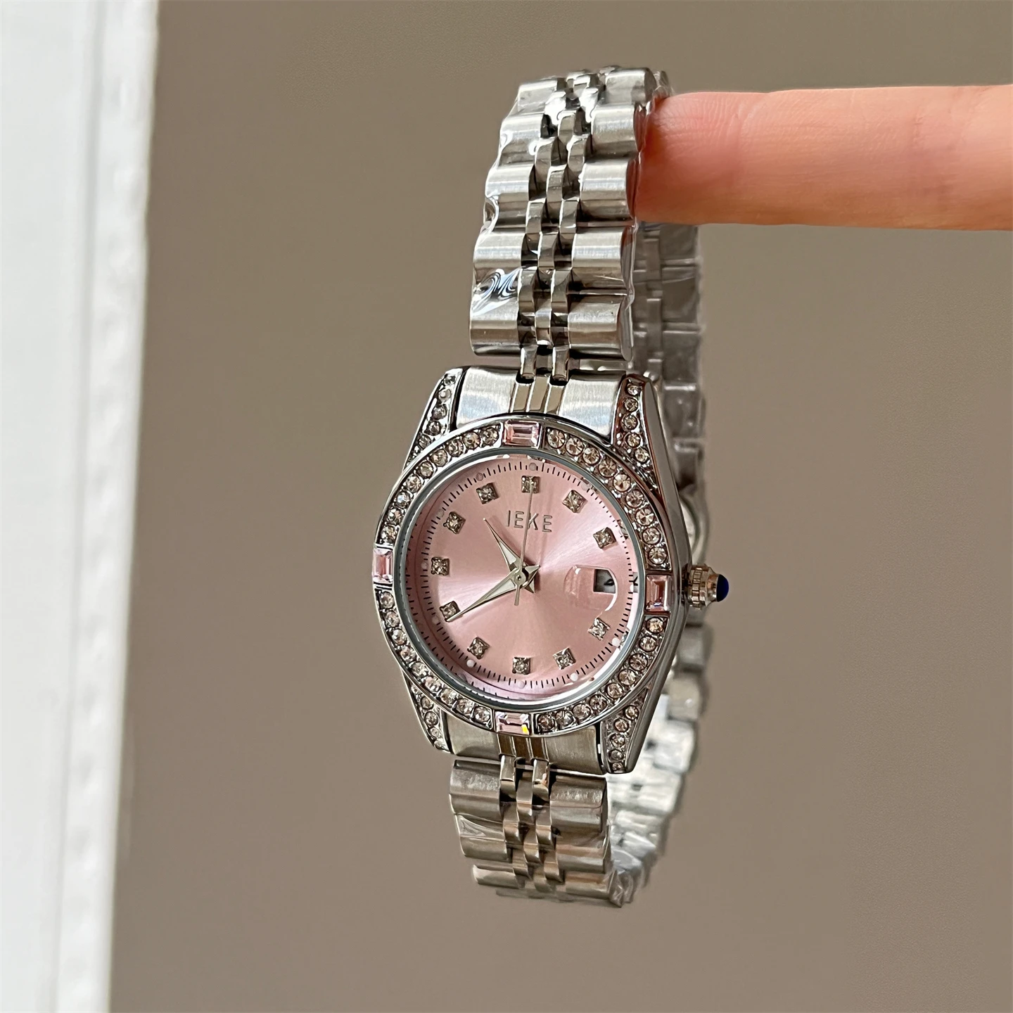 High value Korean version of light luxury ins style exquisite round calendar watch female fashion student quartz watch
High value Korean version of light luxury ins style exquisite round calendar watch female fashion student quartz watch