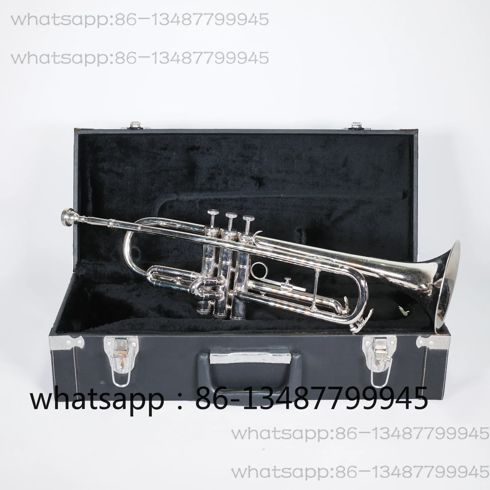 Nostalgic second-hand Western wind instruments,small trumpet with box,good quality,old objects with sound function,OK decoration
Nostalgic second-hand Western wind instruments,small trumpet with box,good quality,old objects with sound function,OK decoration