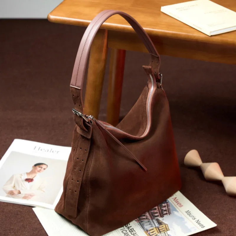 Осенне-зимняя винтажная женская сумка, большая вместительная замшевая сумка на плечо, однотонная простая повседневная сумка, сумки в стиле ретро
Осенне-зимняя винтажная женская сумка, большая вместительная замшевая сумка на плечо, однотонная простая повседневная сумка, сумки в стиле ретро