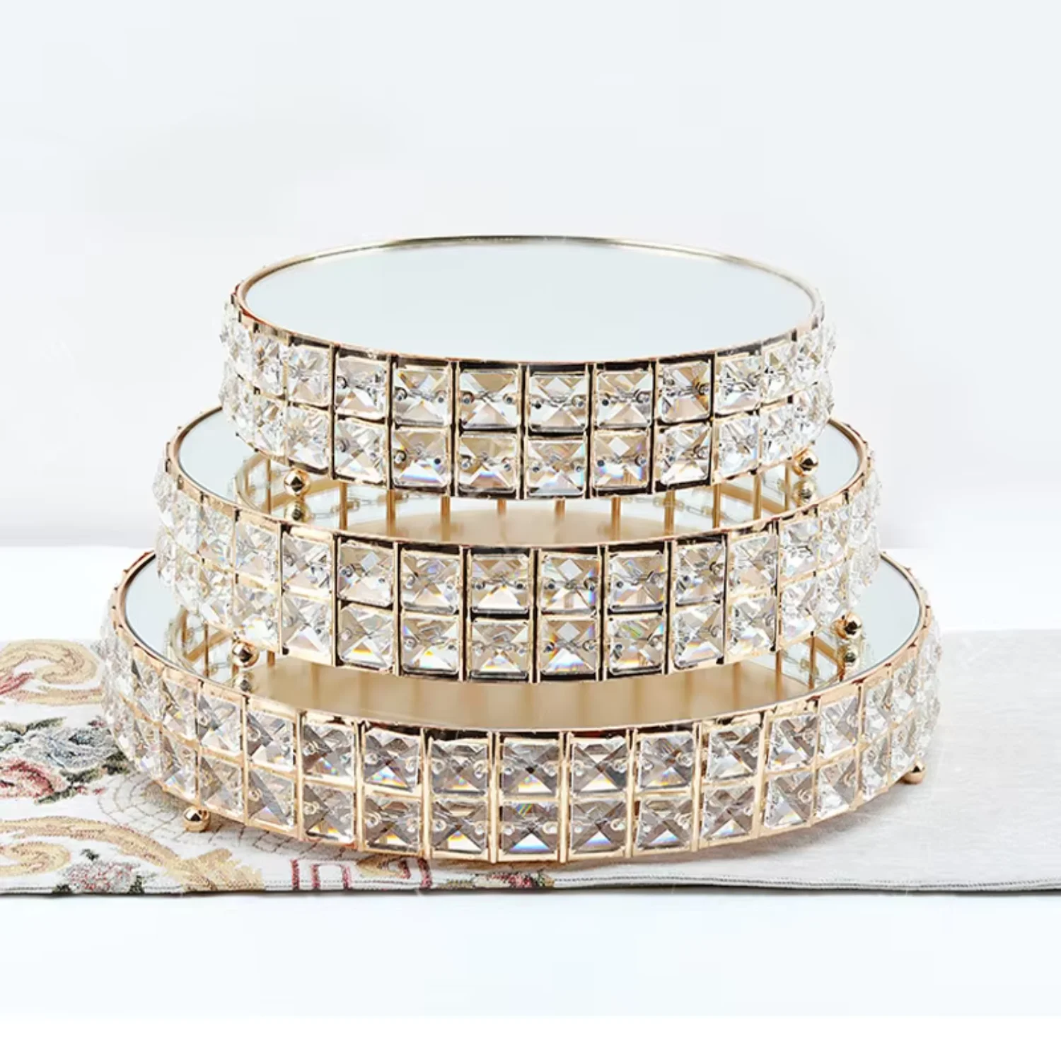 Silver Round Metal Wedding Cake Stand With Crystal Beads, Gold Cake Pedestal Stand Cake Plate For Wedding Party Birthday
Silver Round Metal Wedding Cake Stand With Crystal Beads, Gold Cake Pedestal Stand Cake Plate For Wedding Party Birthday