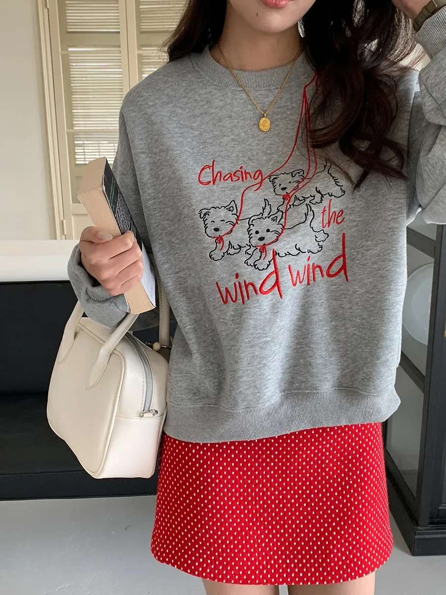 New early spring style embroidered red rope puppy loose Korean round neck women's sweatshirt
New early spring style embroidered red rope puppy loose Korean round neck women's sweatshirt