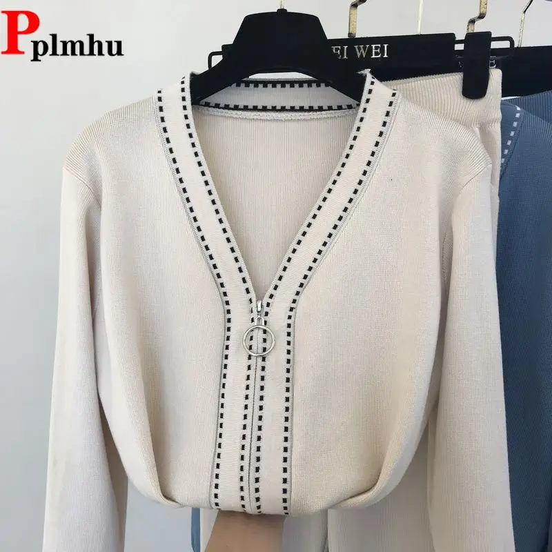 Knitwears Womens Suit V-neck Knit Sweater Soft Tops Conjuntos High Waist Knitted 90cm Joggers Outfit Casual Loose 2 Piece Sets
Knitwears Womens Suit V-neck Knit Sweater Soft Tops Conjuntos High Waist Knitted 90cm Joggers Outfit Casual Loose 2 Piece Sets