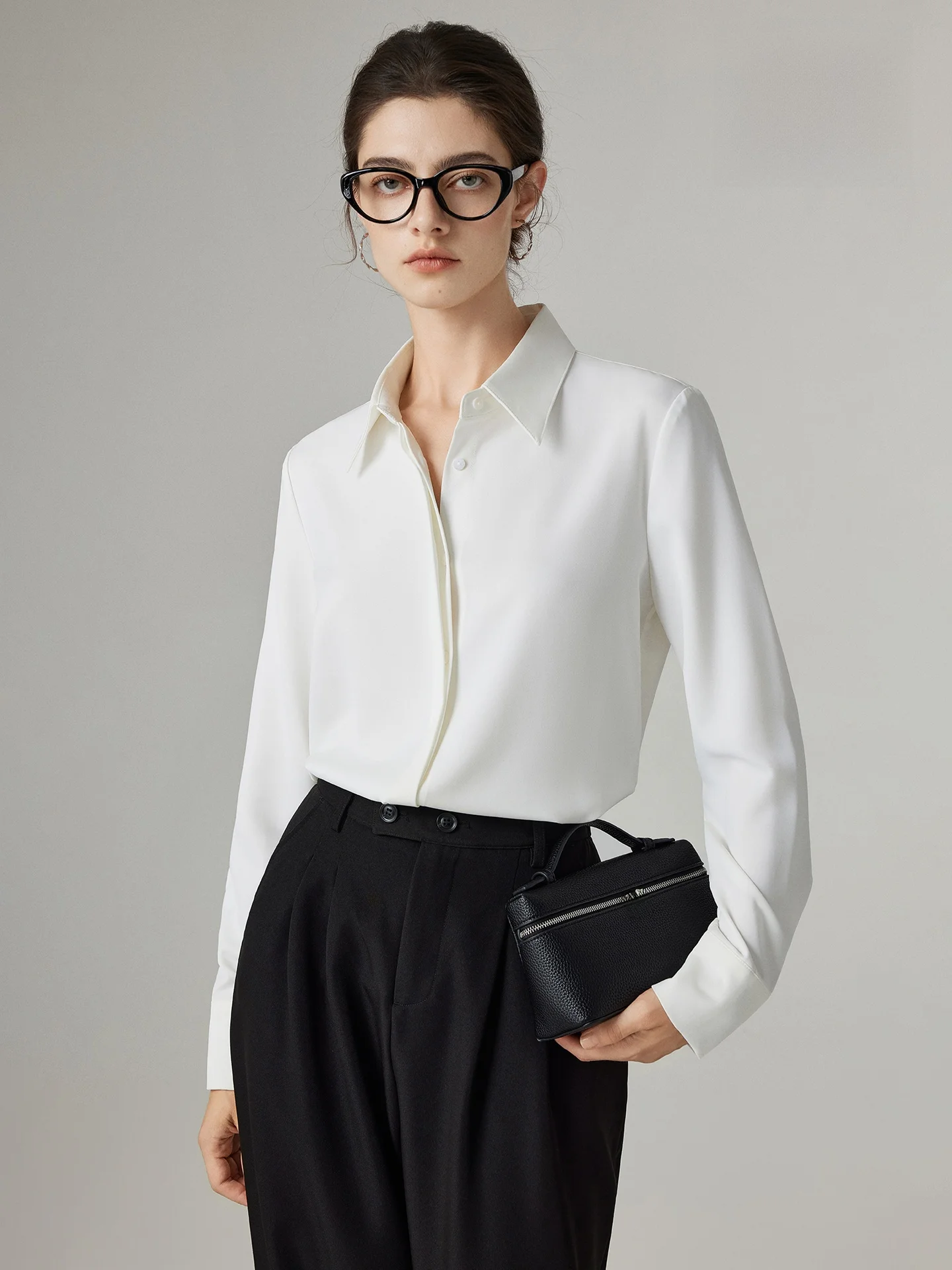Yoka Home Satin Fabric Upgrade 30 White Shirt Women's Spring Autumn Draping Commute OL Professional Top Buttonless Design
Yoka Home Satin Fabric Upgrade 30 White Shirt Women's Spring Autumn Draping Commute OL Professional Top Buttonless Design