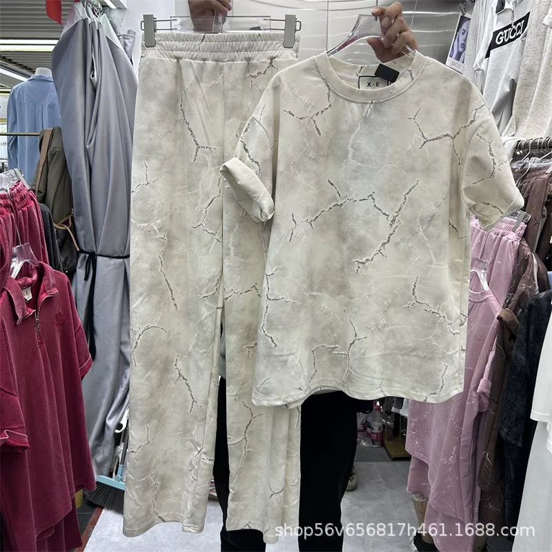 Harajuku Wind Повседневный комплект из двух предметов Универсальная свободная футболка с круглым вырезом и короткими рукавами Топ + модные широкие брюки с эластичной резинкой на талии
Harajuku Wind Повседневный комплект из двух предметов Универсальная свободная футболка с круглым вырезом и короткими рукавами Топ + модные широкие брюки с эластичной резинкой на талии