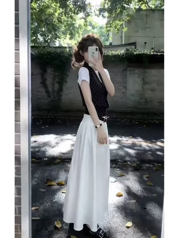 Stunning Three-Piece Set Women's Summer 2026 Short Sleeve T-Shirt Vest Skirt Outfit Fashionable Casual High Waist
Stunning Three-Piece Set Women's Summer 2026 Short Sleeve T-Shirt Vest Skirt Outfit Fashionable Casual High Waist
