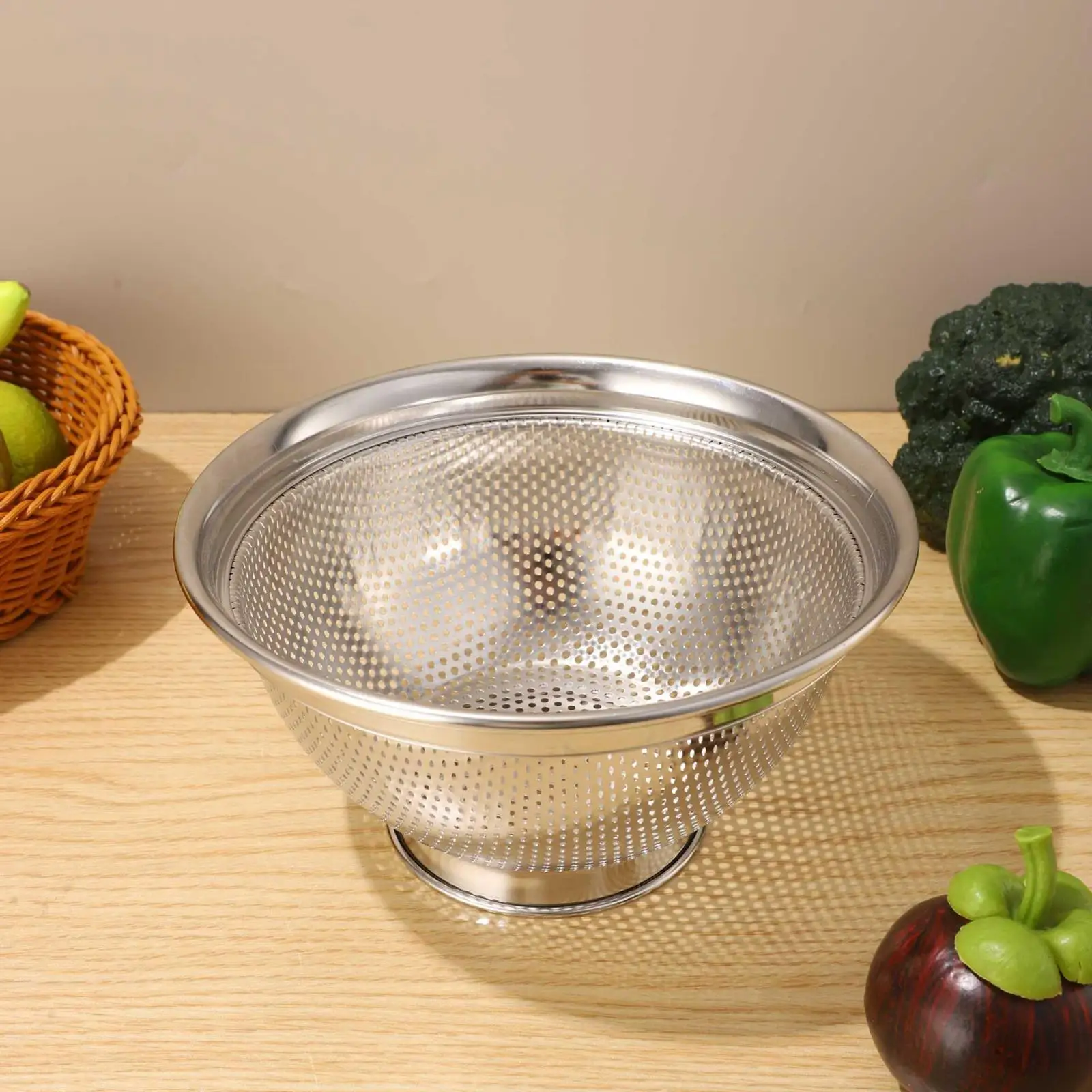 Space Saving Draining Basket Sturdy Stainless Steel Kitchen Strainer Colander for Vegetable Washing and Fruit Storage Use
Space Saving Draining Basket Sturdy Stainless Steel Kitchen Strainer Colander for Vegetable Washing and Fruit Storage Use