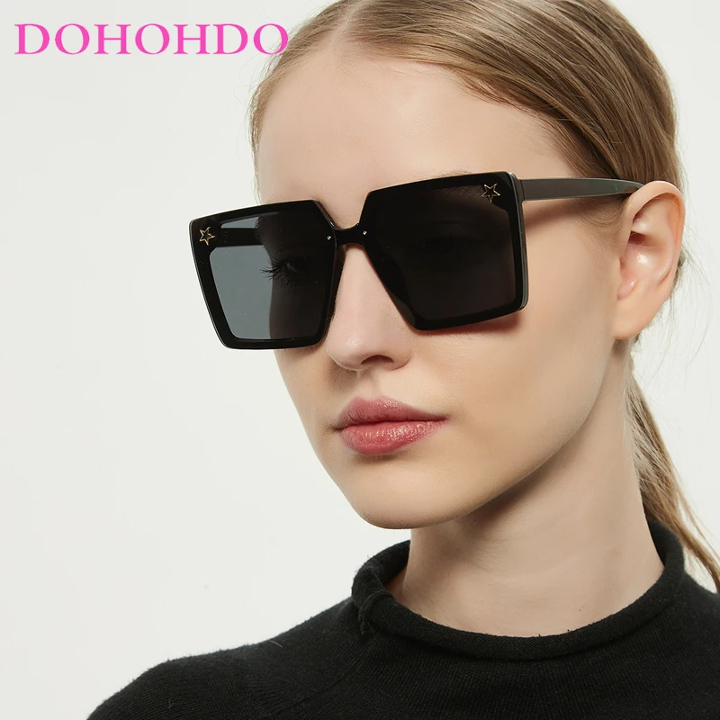 Солнцезащитные очки DOHOHDO с квадратными звездами для женщин и мужчин, большие, модные новые брендовые зеркальные винтажные дорожные очки UV400
Солнцезащитные очки DOHOHDO с квадратными звездами для женщин и мужчин, большие, модные новые брендовые зеркальные винтажные дорожные очки UV400
