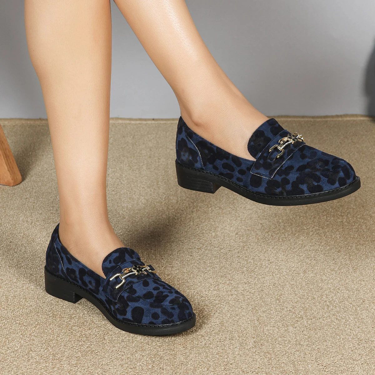 Women's Classic Comfort Penny Loafer Casual Slip On Flats Faux Suede Work Shoes
Women's Classic Comfort Penny Loafer Casual Slip On Flats Faux Suede Work Shoes