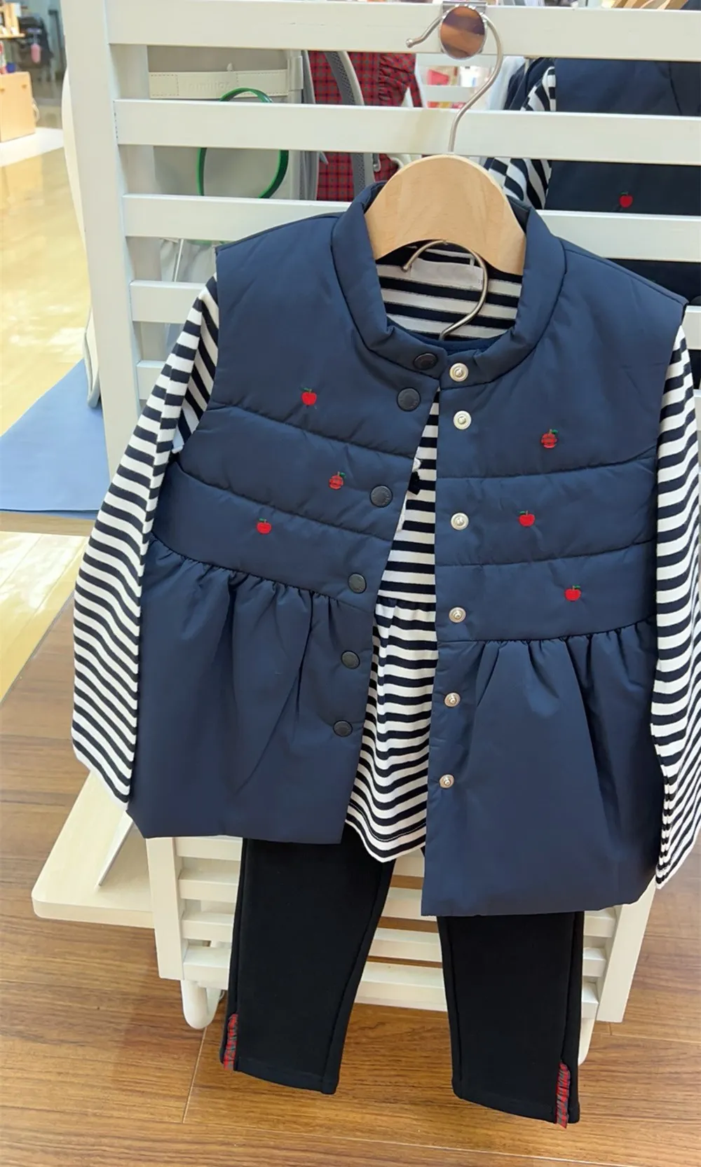 fall winter baby girl clothes Refined fruit embroidered vest girls outerwear girls winter clothing
fall winter baby girl clothes Refined fruit embroidered vest girls outerwear girls winter clothing
