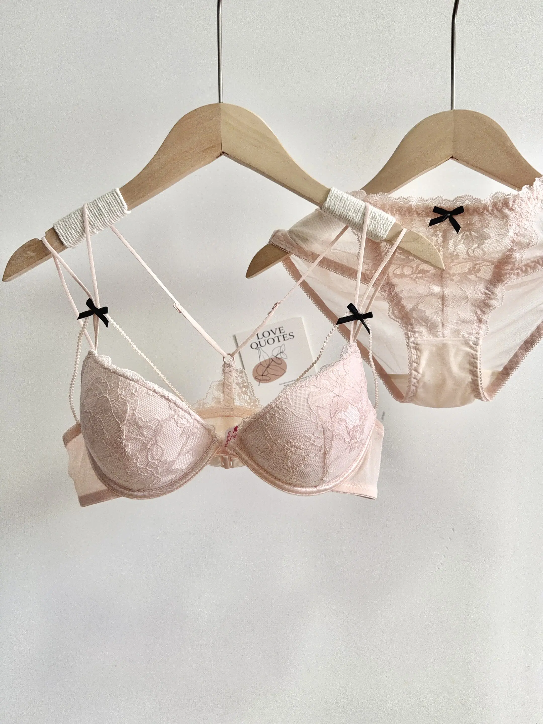 Lace Romantic Pure Desire Style Front-Closure Bra, Wireless, Push-Up for Small Bust & Enhanced Cleavage, Sexy Back Design with T
Lace Romantic Pure Desire Style Front-Closure Bra, Wireless, Push-Up for Small Bust & Enhanced Cleavage, Sexy Back Design with T